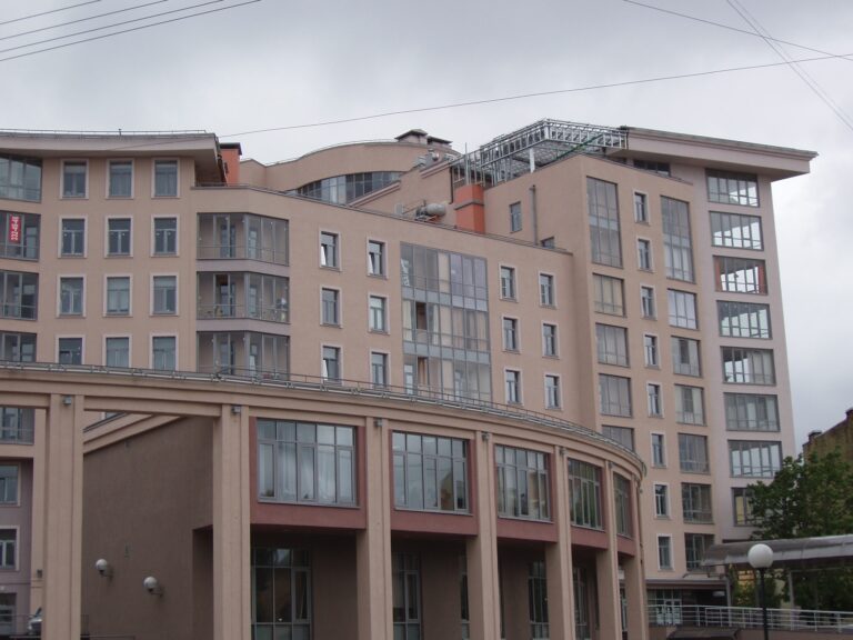 Жилой комплекс на улице Петрозаводской, 17